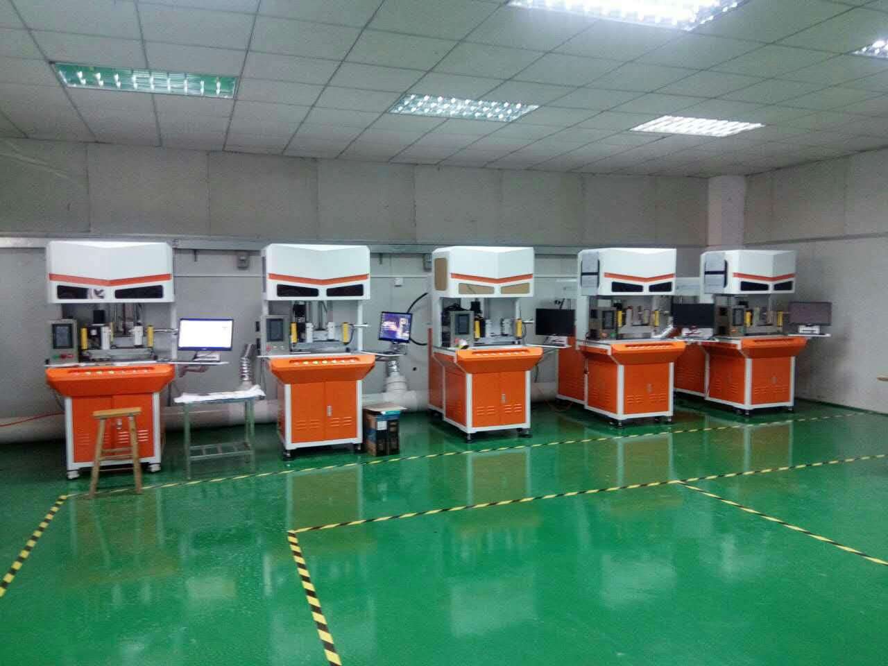 3D激光鐳雕機設備現場圖片1 3D激光鐳雕機設備現場圖片1